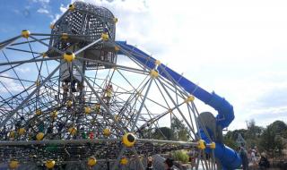 北京游乐园免费开放是真的吗 游乐场免费被挤爆