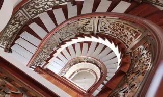 一个人做不锈钢楼梯扶手诀窍 不锈钢楼梯扶手图片