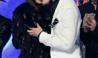 泫雅张贤胜mama 泫雅张贤胜mama